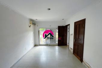 Location dune magnifique villa des 4CHS offrant un cadre de vie exceptionnel idal pour les amoureux du confort. Situe  Ngaliema aux alentours du Palais des Marbres.