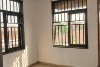 Un immeuble met en location ses 3 niveaux .  Composition: 1er :Salon , salle à manger,cuisine , toilette ,balcon  2ème : 2chambres, salle de bain , dépôt  3nivau: Un grand espace  immobilier_vente_location