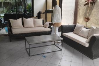 Vente dune parcelle avec 2 appartements de 3 chambres salon cuisine 3 salles de bain p de 1 chambre salon cuisine salle de bain  jardin piscineparking 800 mtres carrs 