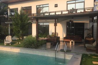 Vente dune parcelle avec 2 appartements de 3 chambres salon cuisine 3 salles de bain p de 1 chambre salon cuisine salle de bain  jardin piscineparking 800 mtres carrs 