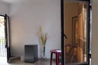 Villa mise  vente  Avenue kalemie   4 chambres  4 salle bain  toilettes visiteur   cuisine magasin  jardin annexe  piscine garage  prix 6.000.000  discuter GOMBE ZONE A