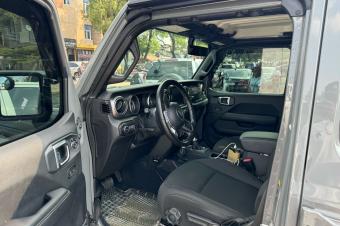 Wrangler 2022 authentique  Plaque rcente province  Volant gauche Full option Autom Essence V6 4x4 Climatiser faible kilomtrage intrieur tissu multiples fonctionnalits 57.000 d