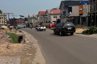 MAGNIFIQUE PARCELLE  VENDRE  LEMBA SALONGO SUR LA ROUTE PRINCIPALE 