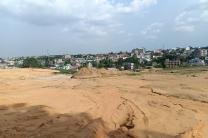 GS13-IMMO SARL; met à votre disposition la vente de ce terrain vide C/Ngaliema, au Cercle Hepik, près de l’école Tasok. Dimension: 20/20M. Prix: 149.000$ à discuter. À vous !!! immobilier_vente_location
