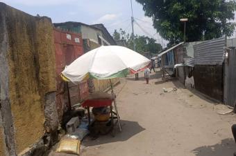 Parcelle  vendre avec une grande maison inachev dans la Commune de Ndjili Quartier 9