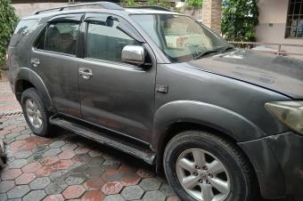 Jeep Toyota Fortuner volant Droite avec plaque AP05   8500 dernire prix 