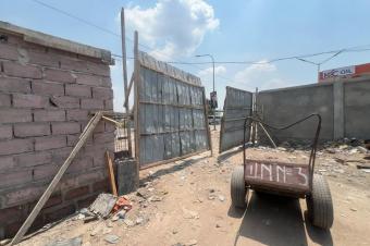 OPPORTUNITES A SAISIR  PLUSIEURS TERAINS A VENDRE BANDAL SUR  PRINCE KASAVUBU  REF ARRET TSHIBANGU  SUPERFICIE 2 HECTARES  COMPOSITION PLUSIEURS TERRAINS DE 10M20M SOIT 200M 