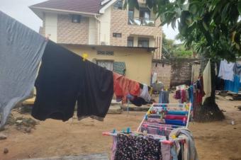 Morcellement dune concession en 3 parties   Il ne reste que 2 morceau  dans la concession qui a pour dimensions 8m15  Prix 80000  discuter Localisation C ngaliema 
