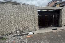 4 Maison basse mises en location dans la commune de lingwala non loin de Macadame mushie très bon emplacement Av: boende  (3 maison de) : 2grd chambre salon cuisine équipe  immobilier_vente_location