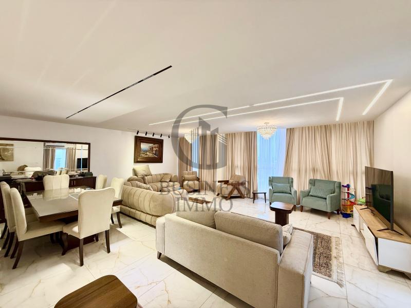 GBUSINESS IMMO VOUS PROPOSE A LA VENTE UN MAGNIFIQUE APPARTEMENT DENVIRON 220 M ENTIEREMENT MEUBLE IDEALEMENT SITUE EN PLEIN COEUR DE LA GOMBE.