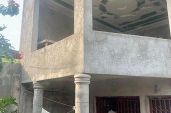 Vente parcelle Contiennent une maison en tage avec fondation de 2 niveau R2  NGALIEMAMTO 
