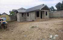 Parcelle à vendre avec une grande maison dans la Commune de la Nsele à Terre jaune  mediacongo