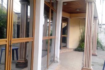  Vente  Lemba  terminus avec une grande maison  lintrieur   Dimension  8 sur 16  Prix 90.000  discuter   Rf Rond point terminus.