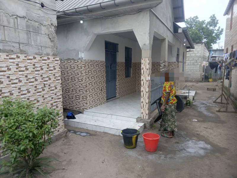 Parcelle  vendre type locatifs ou rsidentiel dans la Commune de la Nsele  Terre jaune