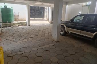 Vente parcelle avec un btiment de deux tages R2 contient 5 Appartements plus une grande terrasse  NGALIEMA Okapi ltrier 