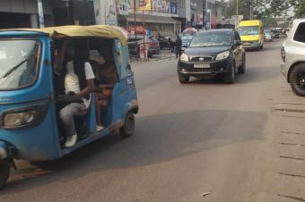 La parcelle contient plusieurs locaux commerciaux et appartements   Revenus mensuels 27.000  Dimensions 30m80m  Prix 3.500.000  discuter 