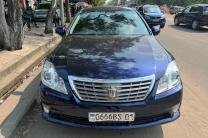 Toyota crown  automobile_motos_velos_engins_et_pieces