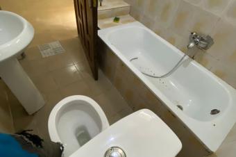  vendre  Un immeuble de 5 niveaux nouvellement construit dans un milieu trs adapt pour tout type projet 