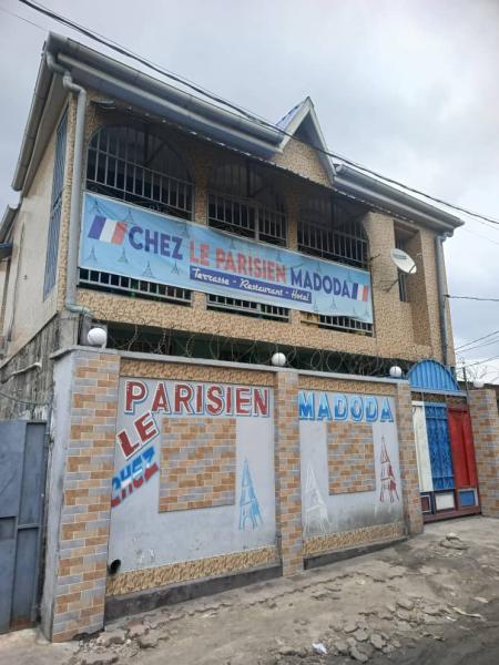 Parcelle  vendre avec maison dun tage R1 bien situe  Ndjili Q3 trs bon emplacement 