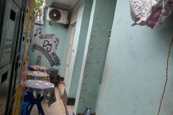 Parcelle  vendre avec maison dun tage R1 bien situe  Ndjili Q3 trs bon emplacement 