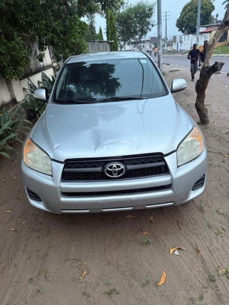 TOYOTA RAV4 A VENDRE A KINSHASA 