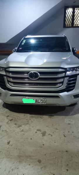 Land cruiser twin turbo GXR 2023 authentique 