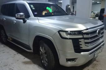 Land cruiser twin turbo GXR 2023 authentique 