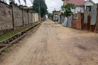 Parcelle  vendre avec une maison habitable  Mont Ngafula 