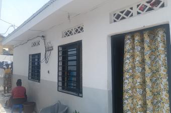 MT SERVICES SARL met  votre disposition la vente de cette jolie parcelle  avec 2 portes QLuyeye Direction Dalle CBumbu. Dimension 918M. Prix 40.000  discuter.  vous.