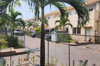 UNE VILLAAPPARTEMENT EN DUPLEX  VENDRE DANS CETTE MAGNIFIQUE CONCESSION   LOCALISATION  KINSHASARDC A LIMETE DANS UNE CONCESSION SUR LA PRINCIPALE REF. glise bethel 