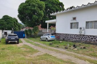 GS13IMMO SARL vous offre la vente de cette  villa  QMacampagne CNgaliema. Un trs bel emplacement. Dimension 32 X46M. Prix1.890.000  discuter.  vous la parole 