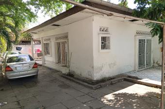 GS13IMMO SARL met  votre disposition la vente de cette parcelle CBarumbu QBeaumarch prs de Bralima. Dimension 2830M. Prix 460.000  discuter.  vous la parole.