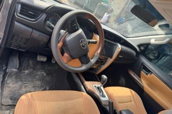 FORTUNER  2018 AUTOMATIQUE  SANS PLAQUE  ESSENCE  CLAIREMENT  VOLANT GAUCHE  PRIX 37.000  LOCALISATION APPEL 