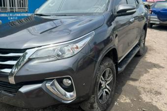 FORTUNER  2018 AUTOMATIQUE  SANS PLAQUE  ESSENCE  CLAIREMENT  VOLANT GAUCHE  PRIX 37.000  LOCALISATION APPEL 