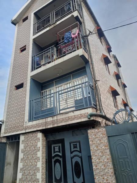 Immeuble en vente  Barumbu bien situe proche de lasphalte 