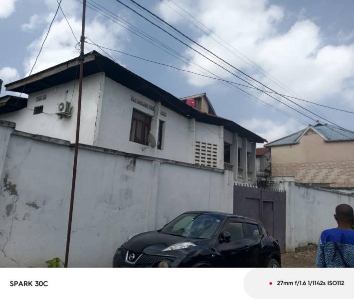  Vente  ngaliema joliparc mbokasika   Dimension  2628  Prix 300000  discuter   Emplacement impeccable.