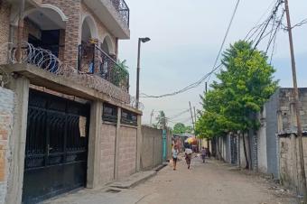Vente parcelle terrain  Limete premire rue funa 