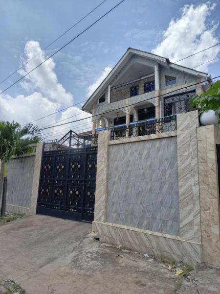 Parcelle inclus dun btiment de R2  Mont Ngafula 