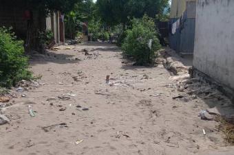 Parcelle  vendre type locatifs avec deux portes  Ndjili Q13 non loin du macadam 
