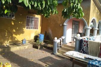PARCELLE  VENDRE USAGE LOCATIF OU RSIDENTIEL SITU DANS LA COMMUNE DE NGALIEMA 