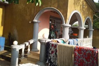 PARCELLE  VENDRE USAGE LOCATIF OU RSIDENTIEL SITU DANS LA COMMUNE DE NGALIEMA 