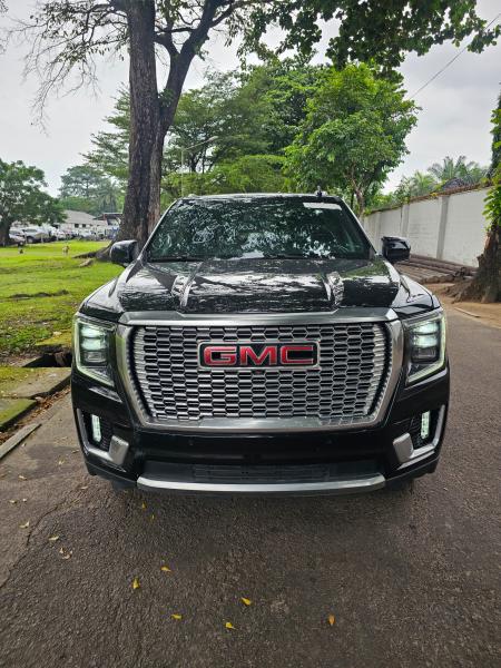 Arrivage GMC Yukon Denali Annee  20212022 Full option  Automatique Steptronique Essence 8 cylindre Demarrage bouton Interior Cuire Siege electrique 2 cte 4