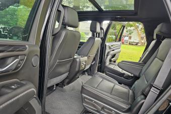 Arrivage GMC Yukon Denali Annee  20212022 Full option  Automatique Steptronique Essence 8 cylindre Demarrage bouton Interior Cuire Siege electrique 2 cte 4