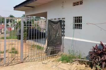 Parcelle  vendre dans la commune de ngaliema macapagne  Rfrence dernire station ML   Description  une gde mson  dmolir o  modifier  Superficie  1828m  Prix 350.000 
