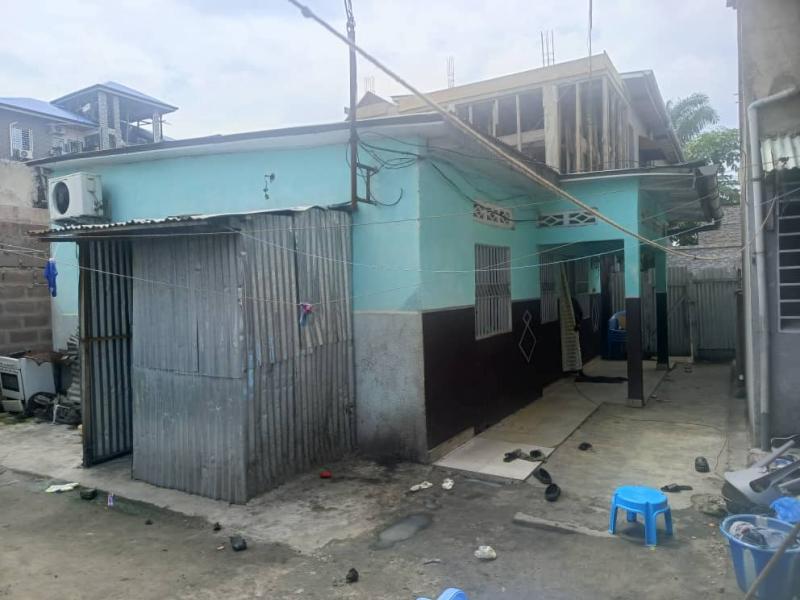Parcelle  vendre usage rsidentiel ou locatif  Ndjili Q7 trs bon emplacement 