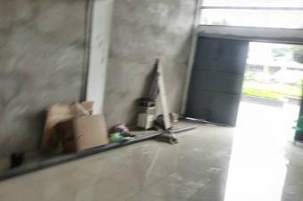  LOCAUX COMMERCIAUX  LOUER  GOMBE   Rf  Prince de Lige chausse   Toilettes HF disponibles    75 m  2000   60 m  1700    