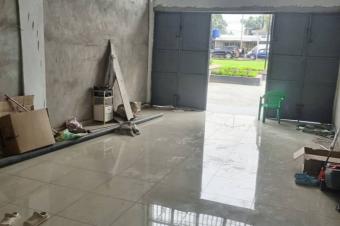  LOCAUX COMMERCIAUX  LOUER  GOMBE   Rf  Prince de Lige chausse   Toilettes HF disponibles    75 m  2000   60 m  1700    