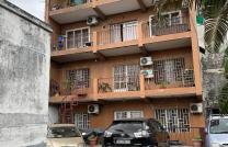 Immeuble de 3 niveaux et deux maisons commerciales mis en vente.  Superficie :23m/30m Revenue mensuelle:8.000$ Kintambo magasin  Référence : Mosquée  Prix :1.000.000 à discuter mediacongo