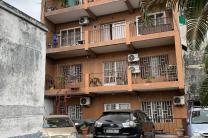 Immeuble de 3 niveaux et deux maisons commerciales mis en vente.  Superficie :23m/30m Revenue mensuelle:8.000$ Kintambo magasin  Référence : Mosquée  Prix :1.000.000 à discuter immobilier_vente_location
