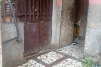 Parcelle en vente avec 3 maisons usage locataires plus 4 kiosques  selembao 